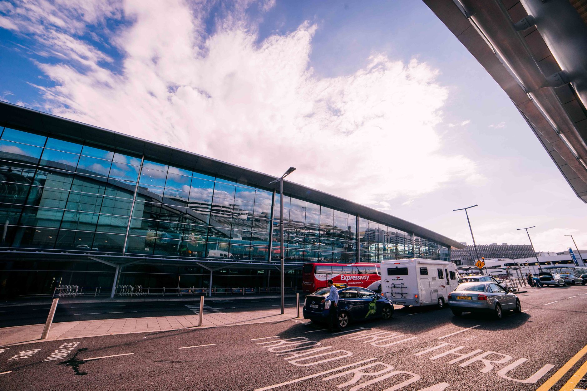 Parken am Flughafen Dortmund: sieben Parkflächen, ein Terminal
